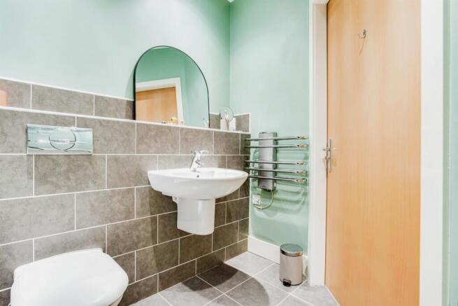 2 bed Flat for sale Image 7