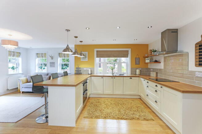4 bed Detached for sale Image 9