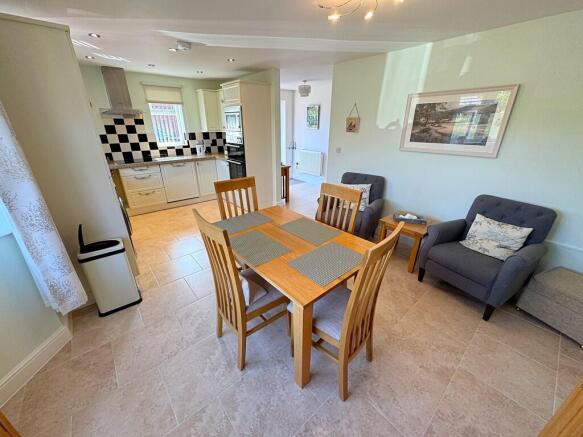 Dining Kitchen to...