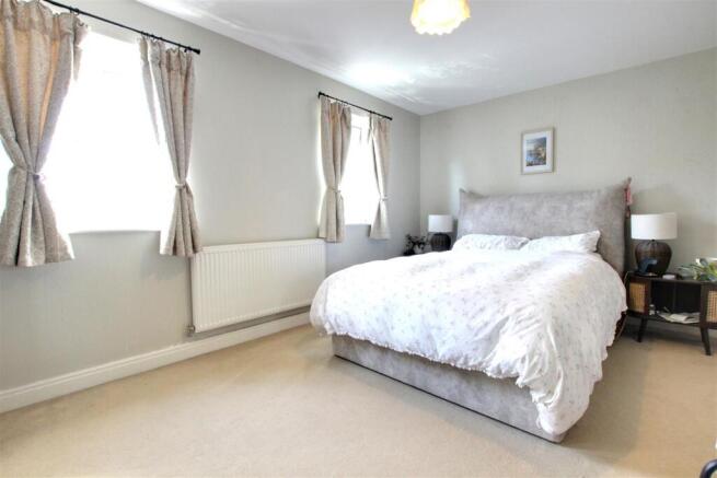 4 bed Detached for sale Image 10
