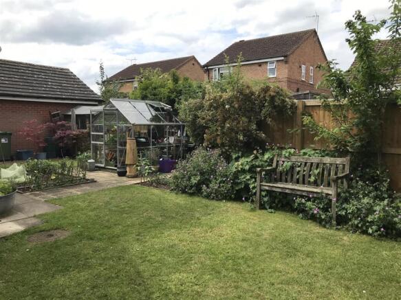 2 bed Semi-Detached to rent Image 9