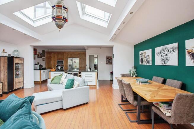 3 bed Detached for sale Image 6