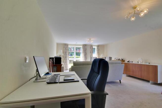 2 bed Flat for sale Image 12