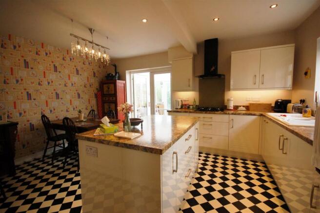 Open plan kitchen/di