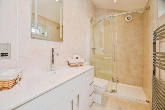 4 bed Detached for sale Image 11