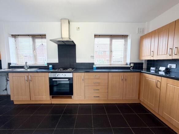 3 bed Semi-Detached for sale Image 6