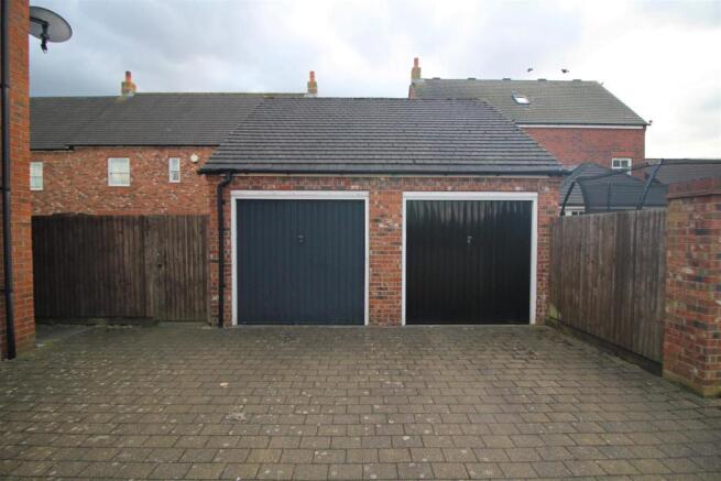 Garage .jpg