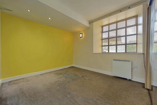 2 bed Ground Flat for sale Image 6