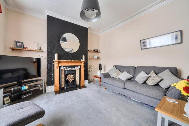 Edenbridge Road, Enfield photo 4