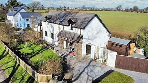 Touchwood, Lower Lamphey Road, Pembroke