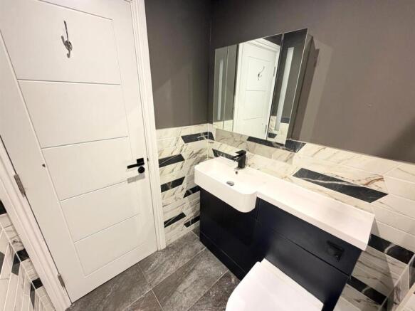 Bathroom 2.jpg