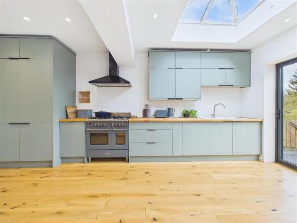 2 bed Semi-Detached for sale Image 11