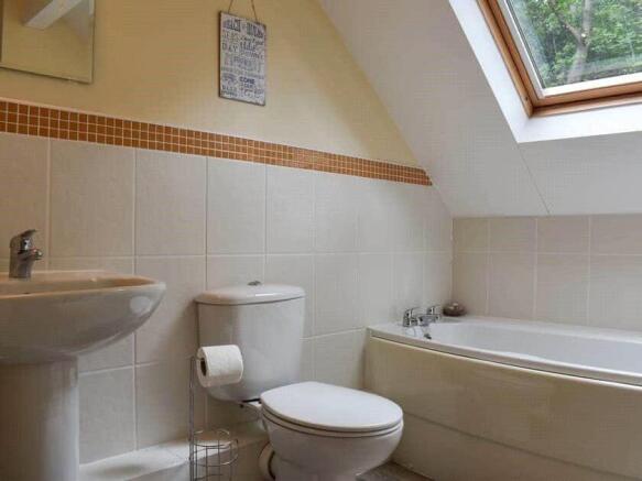 3 bed Semi-Detached for sale Image 10