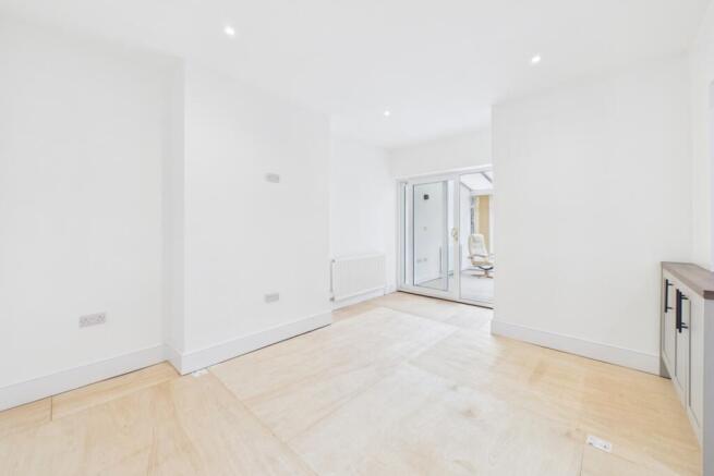4 bed Semi-Detached for sale Image 8