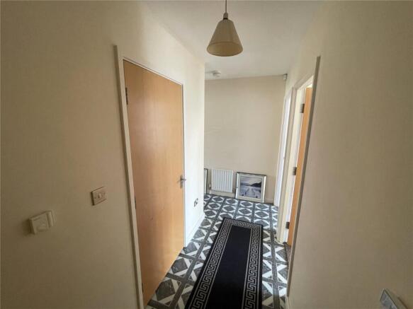 2 bed Apartment to rent Image 5