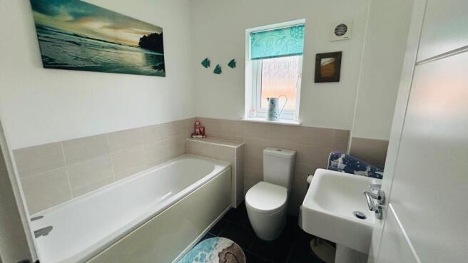 4 bed Detached for sale Image 10