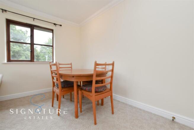 Dining Area (1).jpg