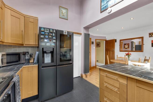4 bed Semi-Detached for sale Image 11