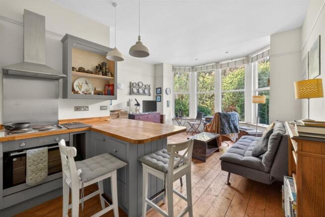 Kitchen Loung Area.jpg