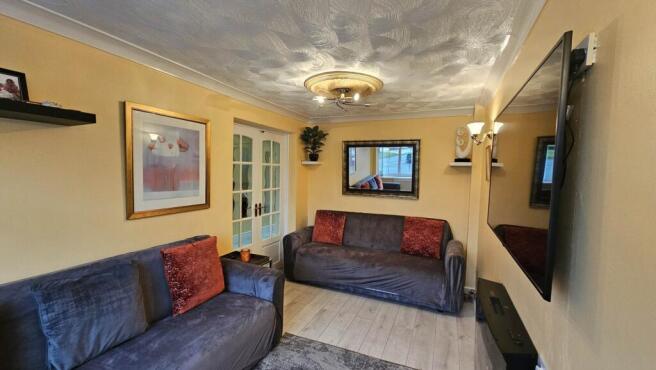 5 bed Detached for sale Image 11
