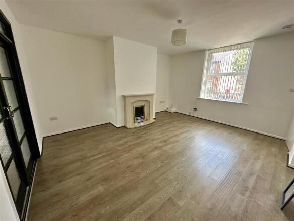 3 bed Terraced to rent Image 5