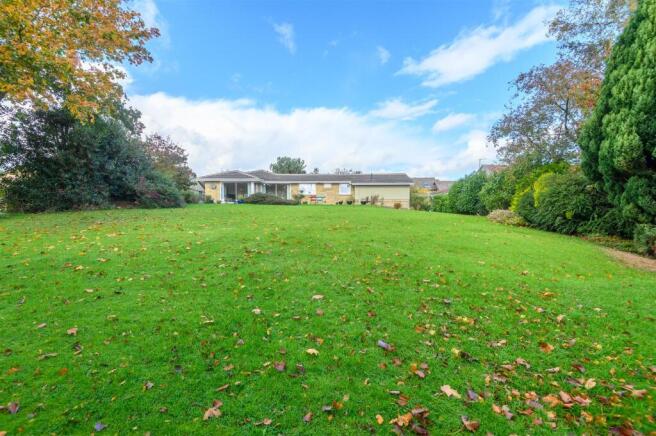 24 Hedge Top Lane, Northowram, Halifax, HX3 7ER photo 4