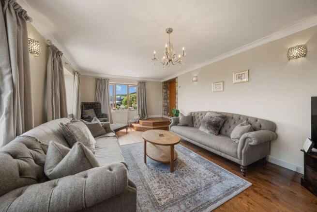 5 bed Detached for sale Image 6