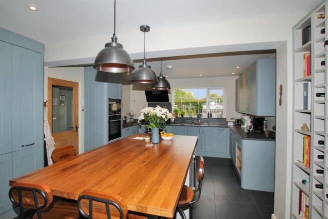 Kitchen - h.JPG