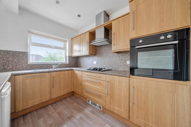 3 bed Semi-Detached for sale Image 8