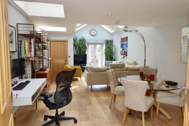 3 bed Terraced for sale Image 5