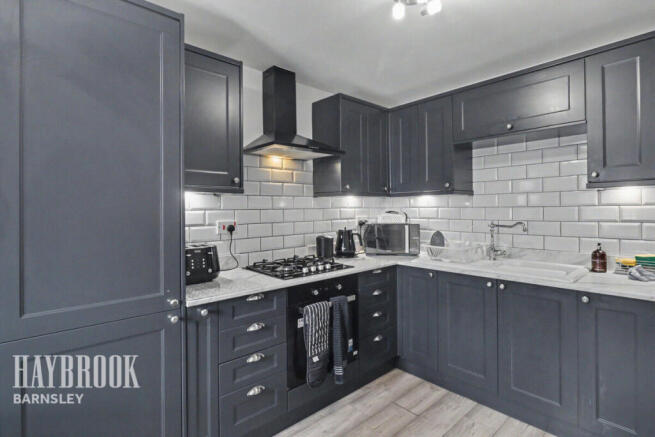 3 bed Town House for sale Image 9