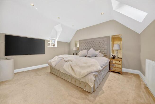 4 bed Link Detached House for sale Image 10