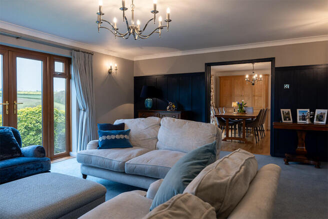 5 bed Detached for sale Image 5