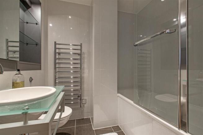 Bathroom 2.jpg