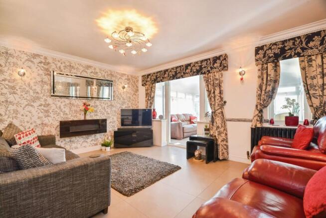 4 bed Detached for sale Image 8