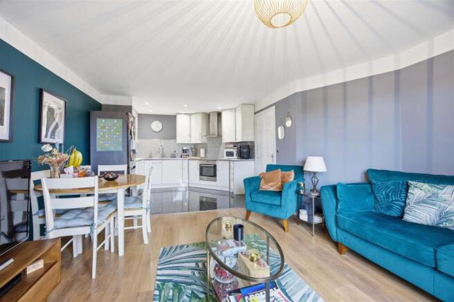 Kitchen / Dining Area