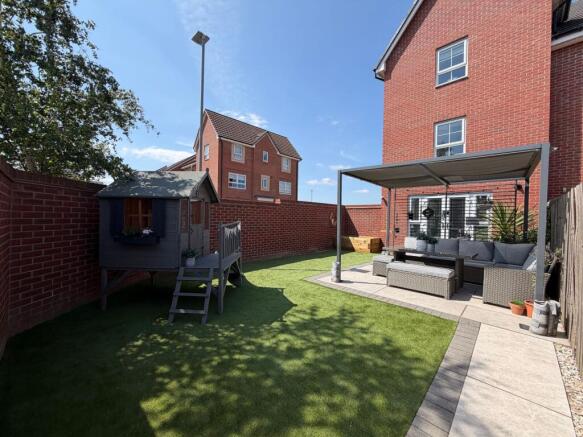 4 bed Semi-Detached for sale Image 4