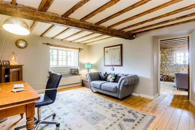 8304455-interior20.jpg