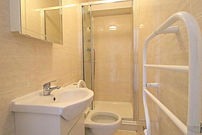 ROOM 4 EN-SUITE