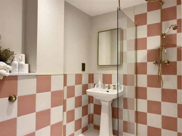 3 bed Apartment for sale Image 7