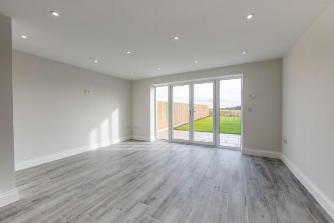 5 Parham Close-4.jpg