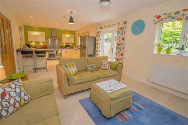 KITCHEN/FAMILY ROOM