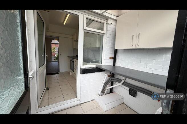 3 bed Terraced to rent Image 6