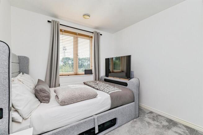 2 bed Apartment for sale Image 8