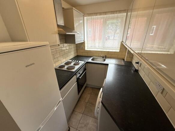 FITTED KITCHEN
