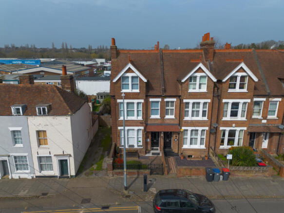 8 Bedroom Semi Detached House for Sale