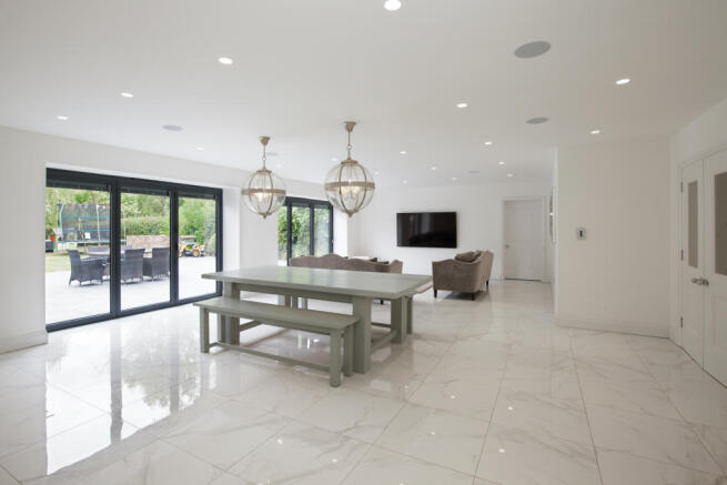 KITCHEN/FAMILY/DINING ROOM