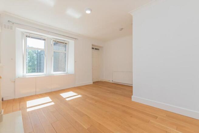 2. Living Room (1).jpg