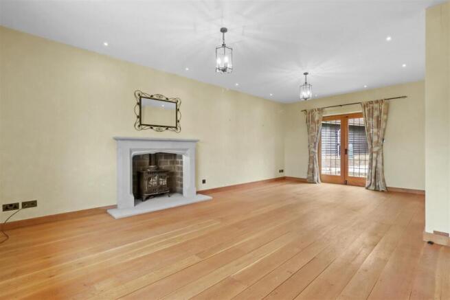 Lounge/ Dining Room