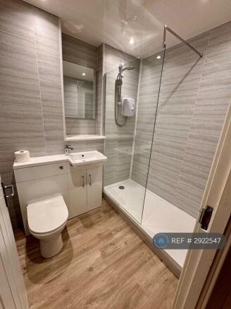 Toilet / Shower